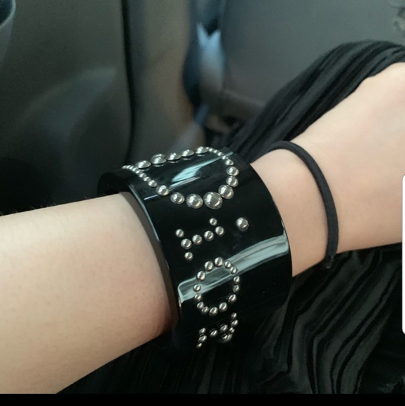 Dior studded lucite bracelet black - Picture 3 of 4